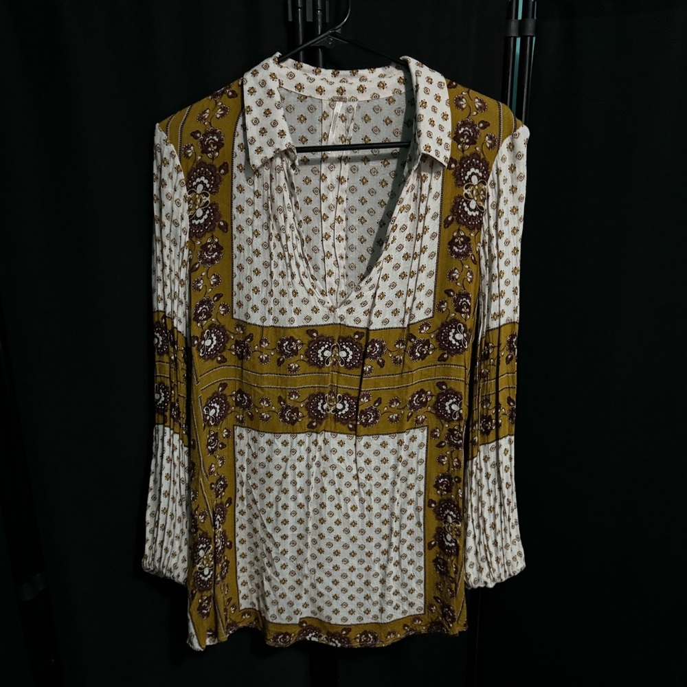 White and gold long sleeve Free People shirt